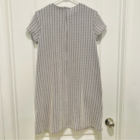 J. McLaughlin Black & White Knit Shift Dress with Pockets in Women's Size Medium - Picture 10 of 10